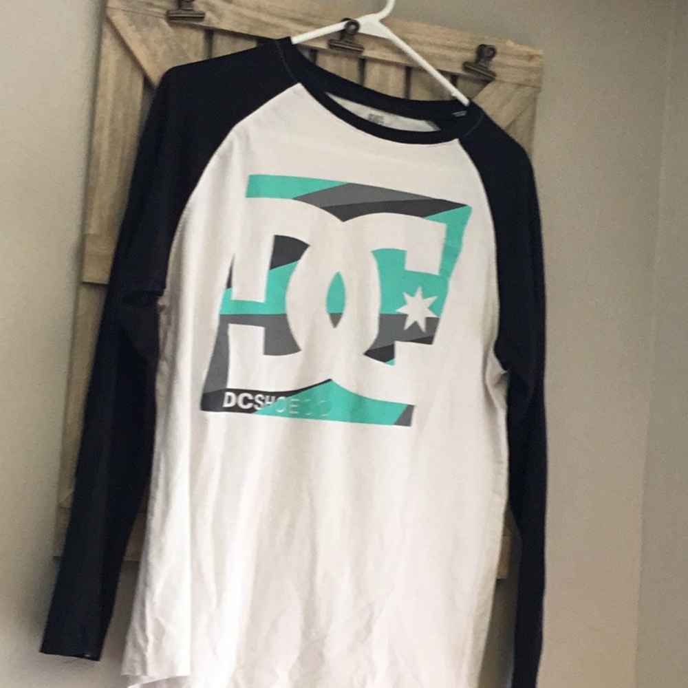 DC Shoe Co Men White black baseball long or 3/4 sleeve